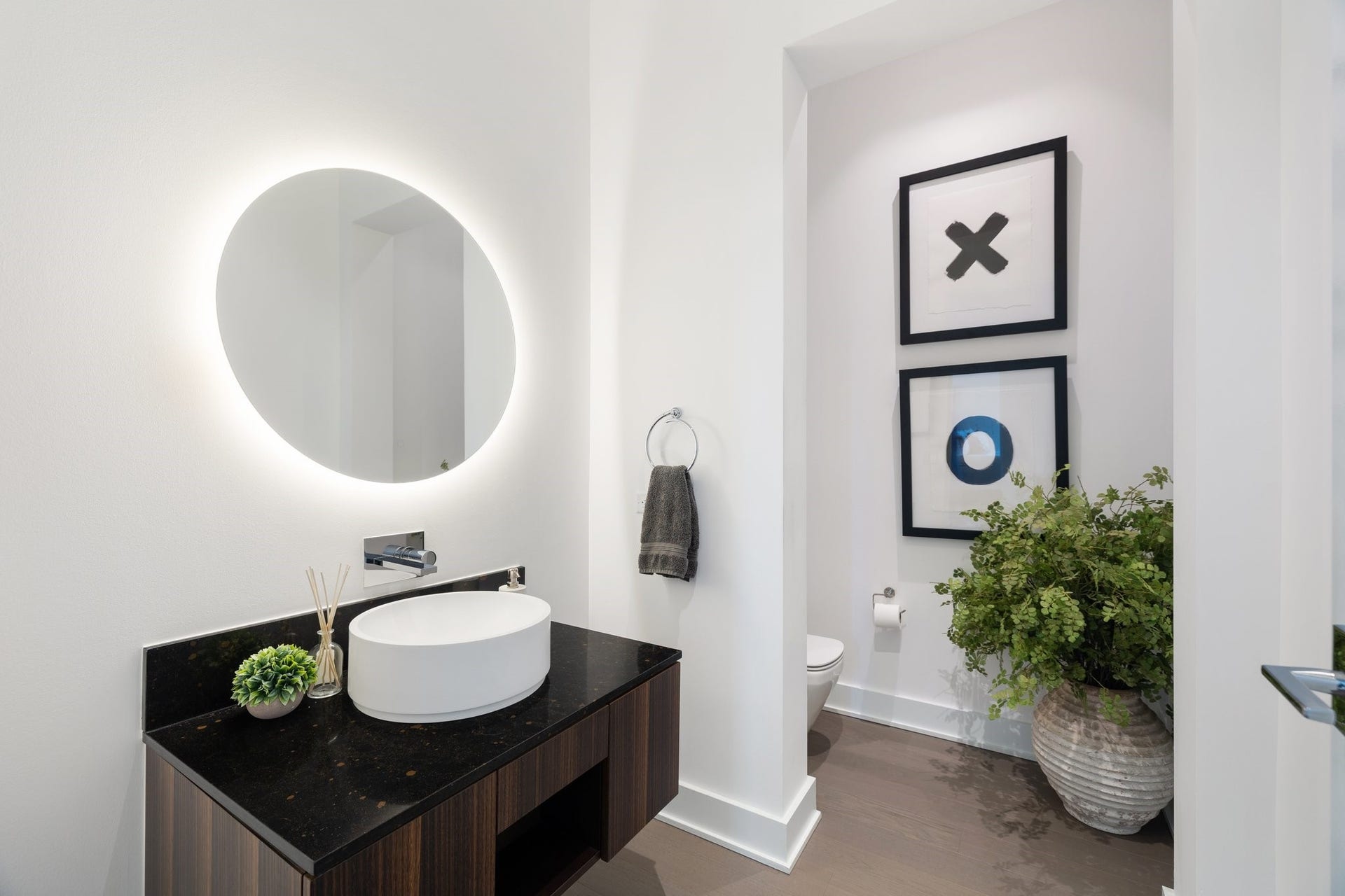 2710 Steel Street, #704, Houston, TX 77098 Powder bath for guests.