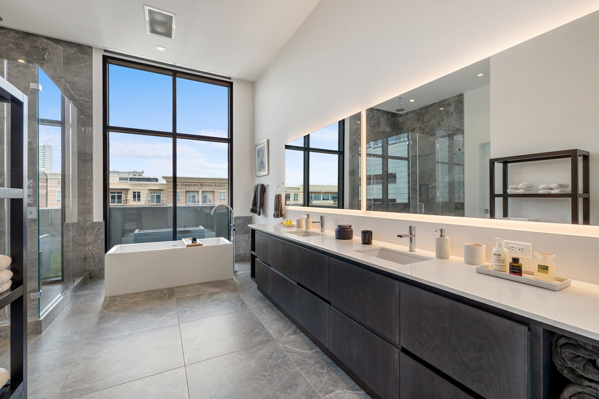 2710 Steel Street, #704, Houston, TX 77098 Primary en-suite, with dual sinks, soaking tub and glass enclosed shower.