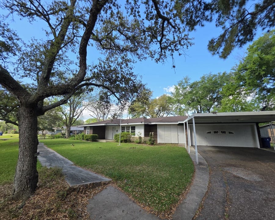 Property photo for 813 N Morgan Street, Angleton, TX