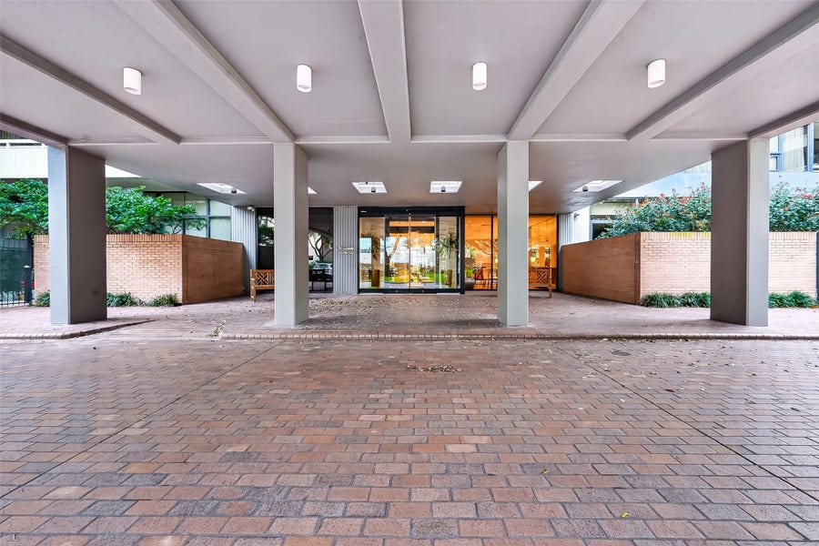 Property photo for 15 Greenway Plaza, #2A, Houston, TX