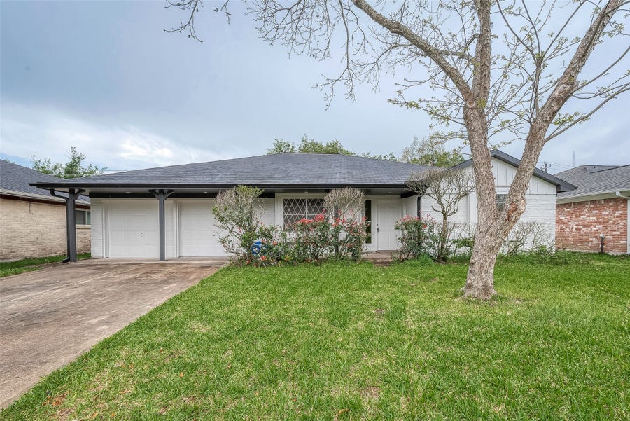 Property photo for 6919 Maczali Drive, Missouri City, TX