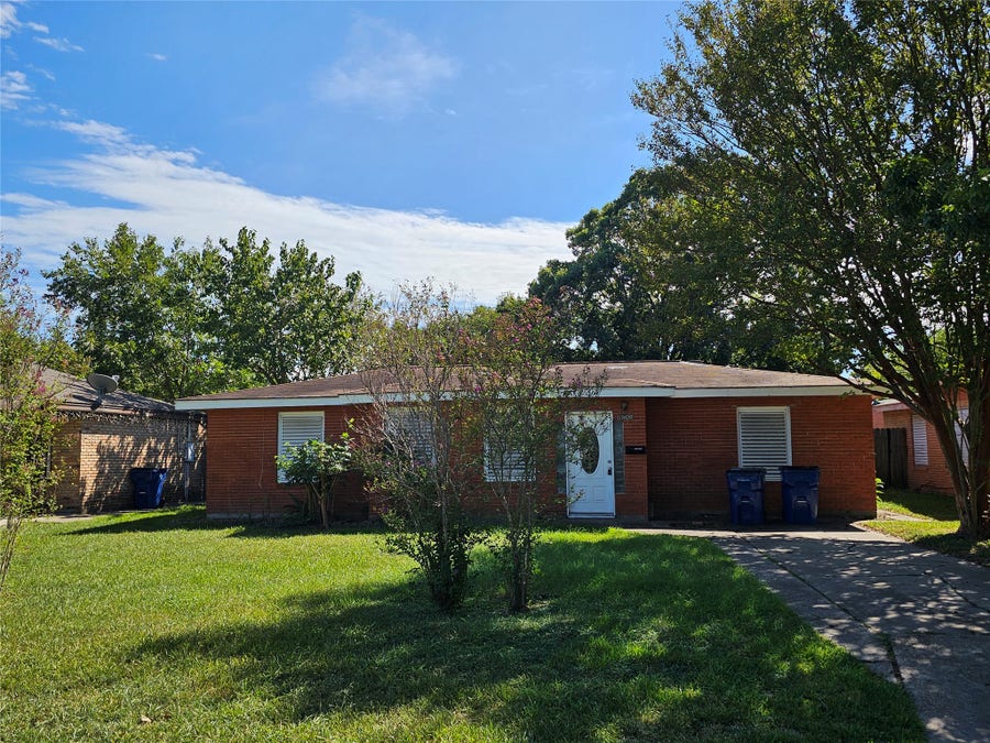 Property photo for 1909 2nd Avenue N, Texas City, TX