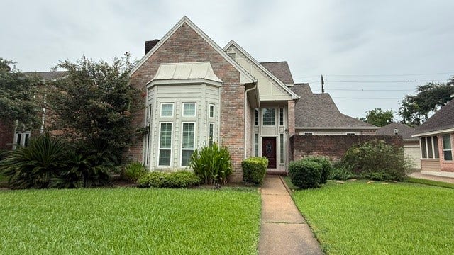 907 Goldfinch Avenue, Sugar Land, TX 77478
