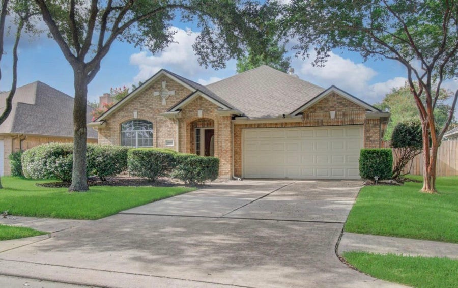 Property photo for 10004 Chestnut Creek Way, Pearland, TX
