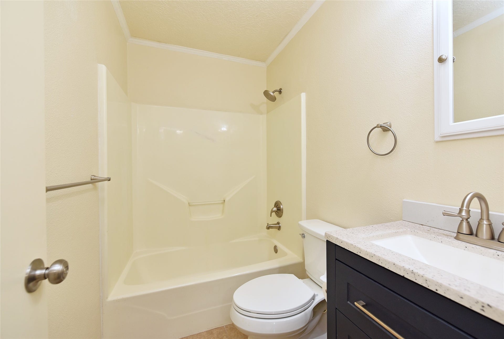 222 Savannah Moss Drive, Richmond, TX 77469 2nd full bath and shower