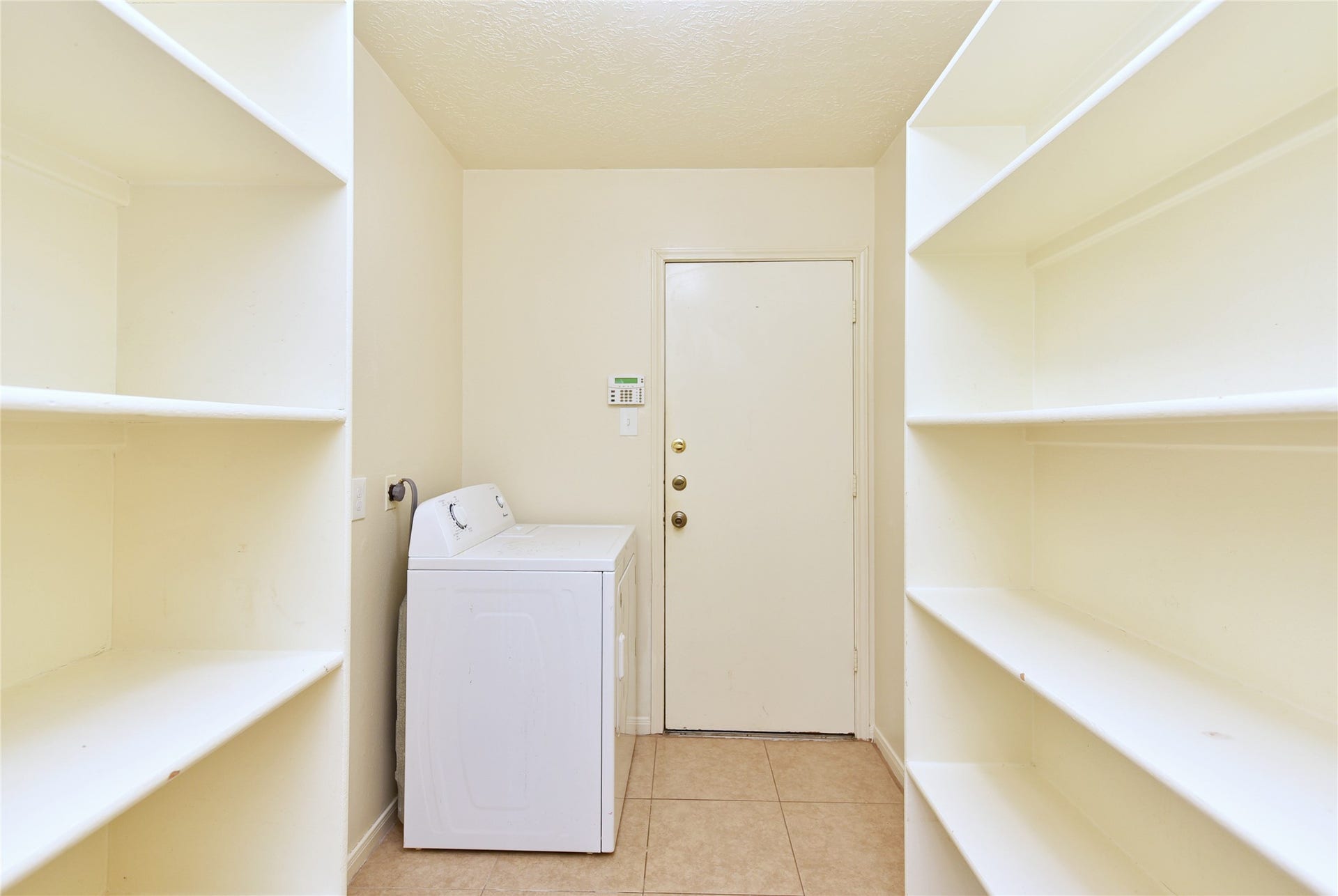 222 Savannah Moss Drive, Richmond, TX 77469 Large laundry room with nice storage