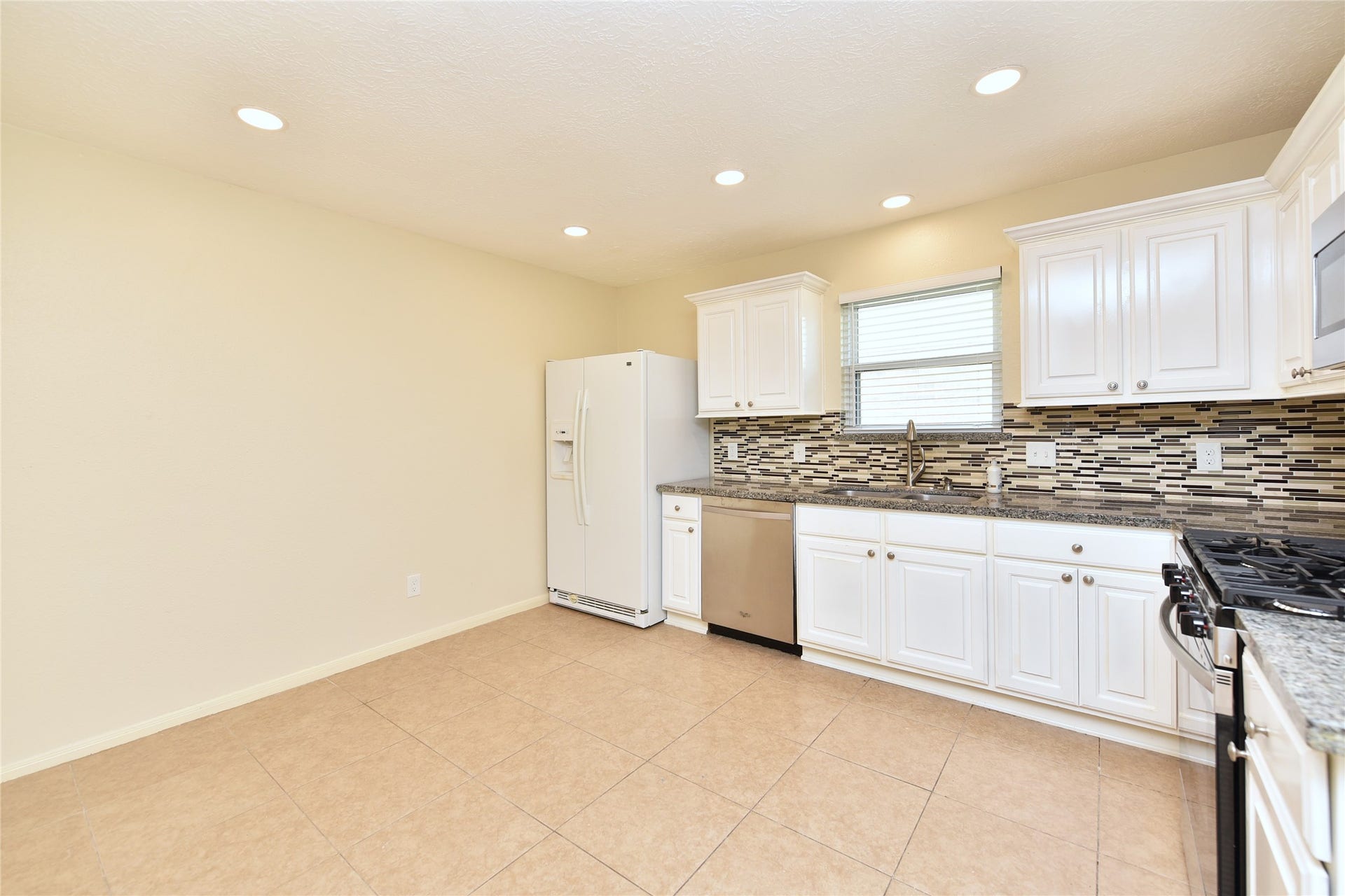 222 Savannah Moss Drive, Richmond, TX 77469 updated and remodeled kitchen
