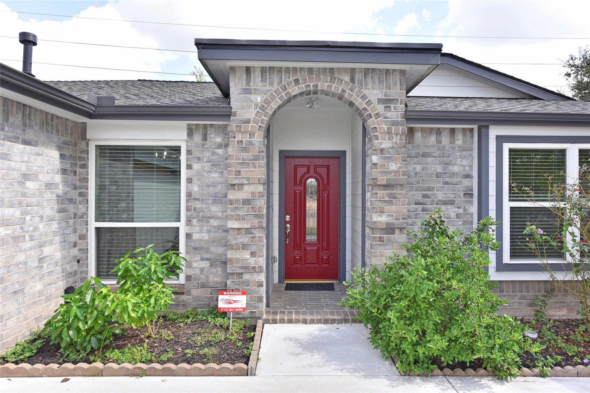 222 Savannah Moss Drive, Richmond, TX 77469 Welcome home to one story living with 4 bedrooms.