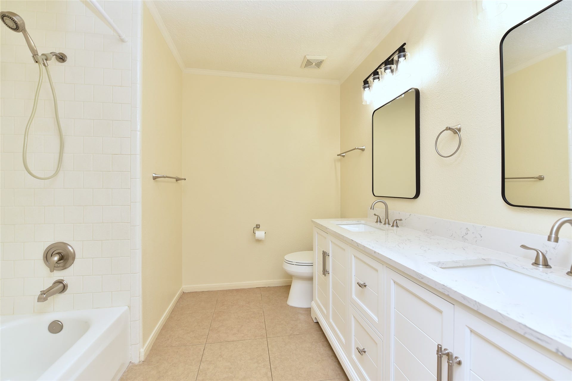 222 Savannah Moss Drive, Richmond, TX 77469 Full tub, shower and double sinks