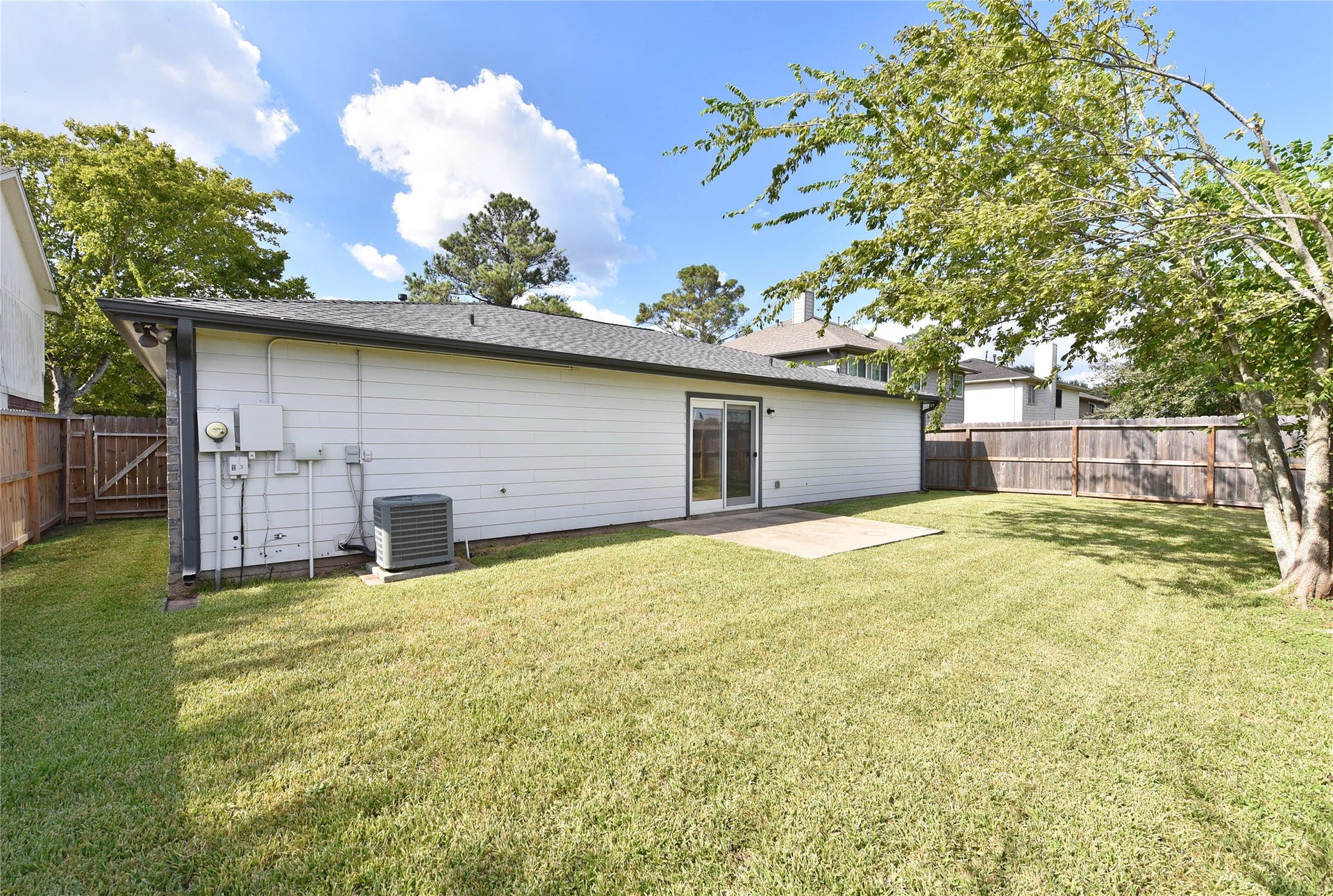 222 Savannah Moss Drive, Richmond, TX 77469 nice private backyard