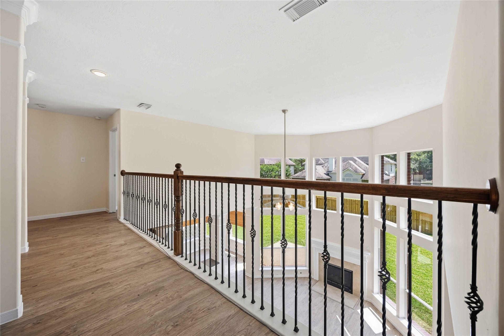 5727 Candlecreek Drive, Richmond, TX 77469 Moving between the upstairs rooms feels open and easy with generous circulation space. The neutral finishes give the entire level a clean, cohesive look.