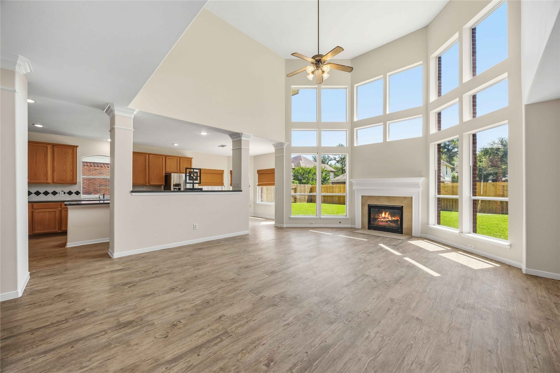 5727 Candlecreek Drive, Richmond, TX 77469 Conversation can flow easily from the kitchen into the living area, making this layout ideal for entertaining. No one has to feel separated from the action.