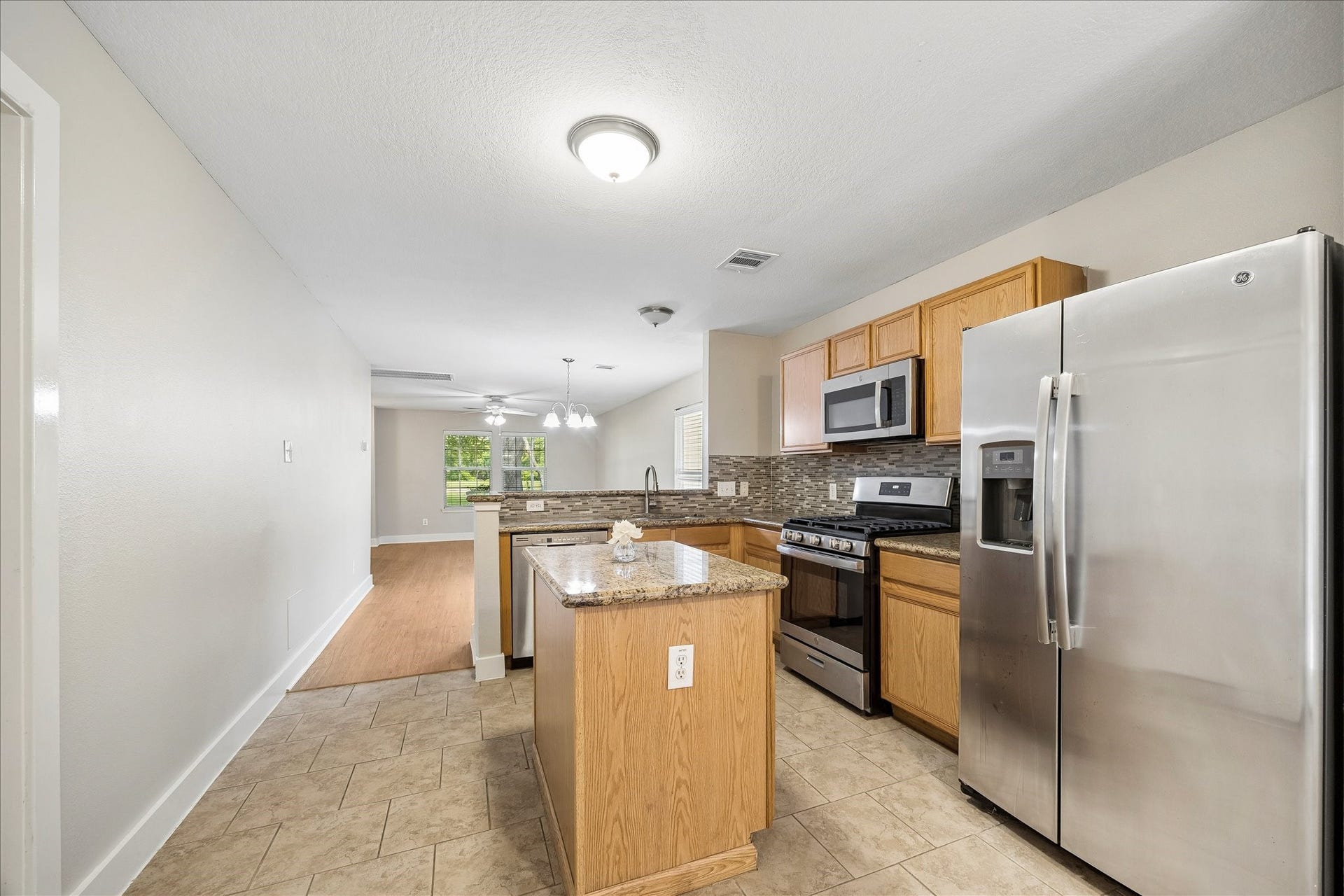 10819 Cobblecreek Way, Missouri City, TX 77459 The kitchen opens comfortably to the living and dining area, keeping everyone connected whether you are cooking dinner, setting out snacks, or entertaining friends.
