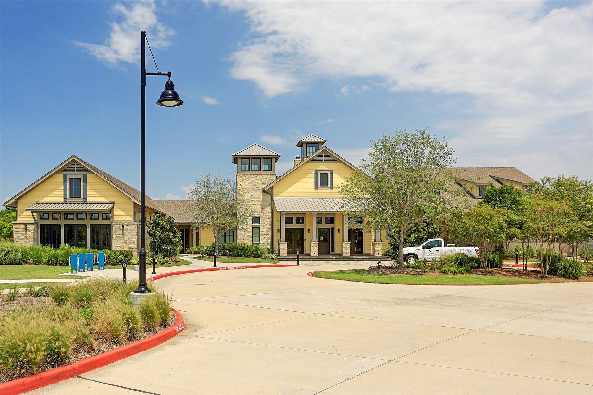 10819 Cobblecreek Way, Missouri City, TX 77459 Sawmill Lake Club is a Sienna favorite. This club house offers a state of the art fitness center with group classes, a sparkling pool, playground area, picnic areas, a volleyball court, and more, all with stunning views of Sawmill Lake.