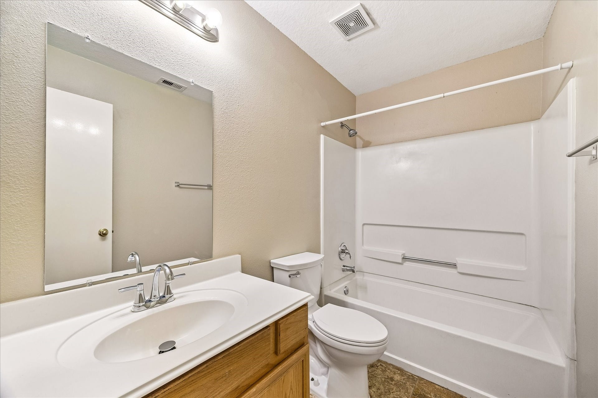 10819 Cobblecreek Way, Missouri City, TX 77459 The full guest bathroom offers a clean, simple design with a single sink vanity, vanity lighting, and a convenient tub and shower combo for everyday use.