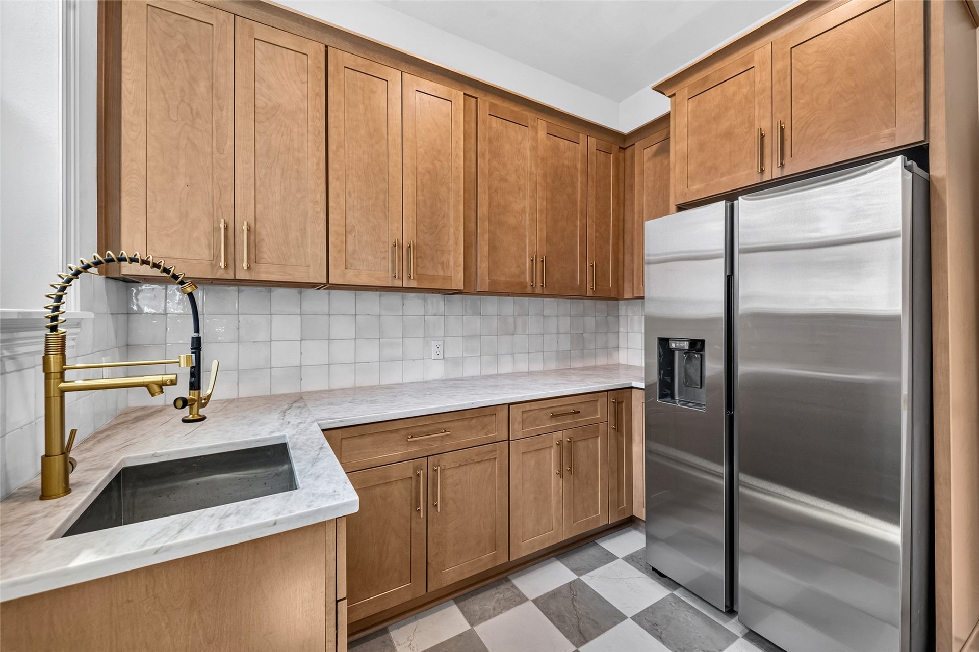 46 Pebble Cove Drive, The Woodlands, TX 77381 Look at this utility room! It is right off the kitchen. Serving space and second fridge