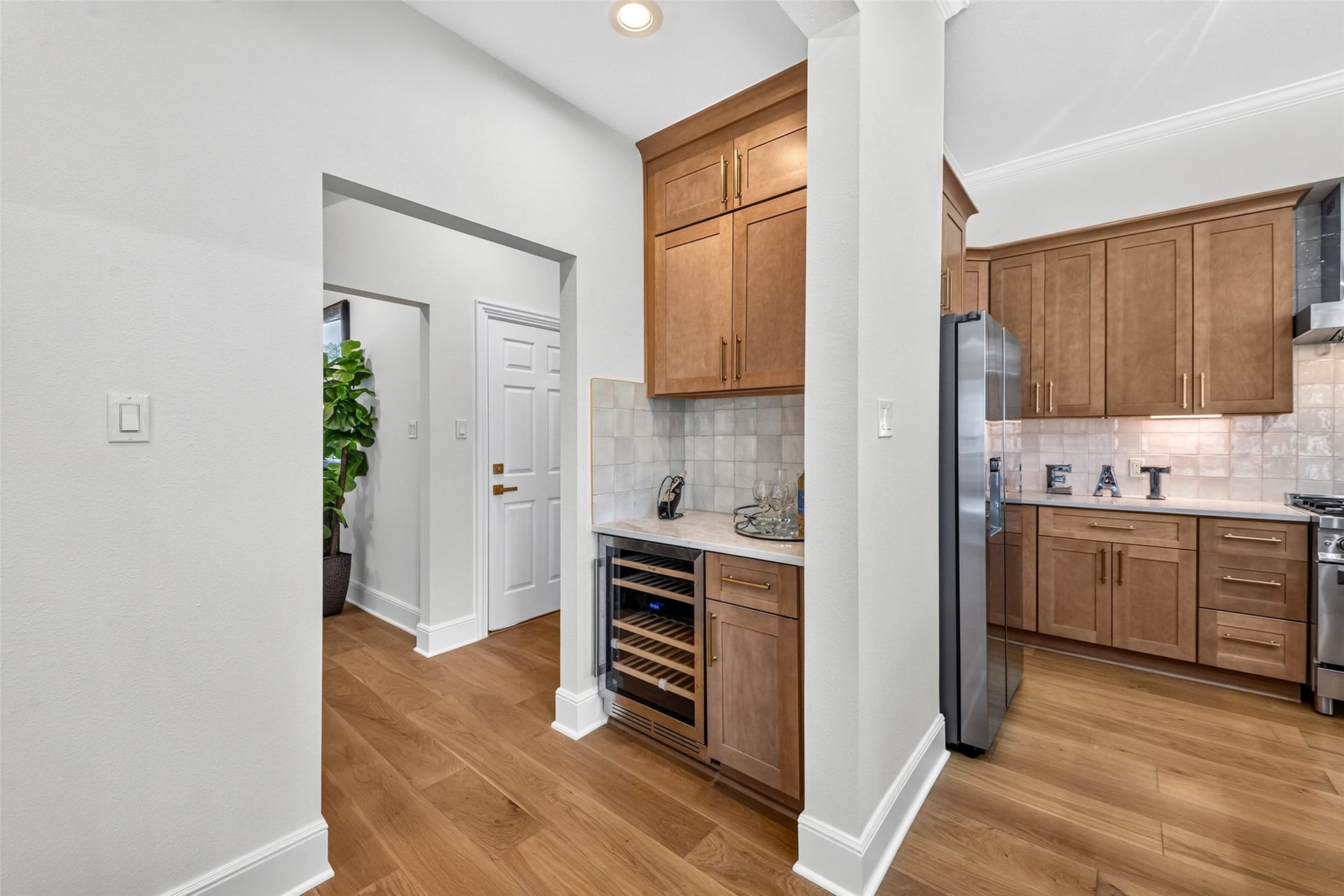 46 Pebble Cove Drive, The Woodlands, TX 77381 To the left you see the wine chiller with close proximity to the wine room, dining room, breakfast area and kitchen