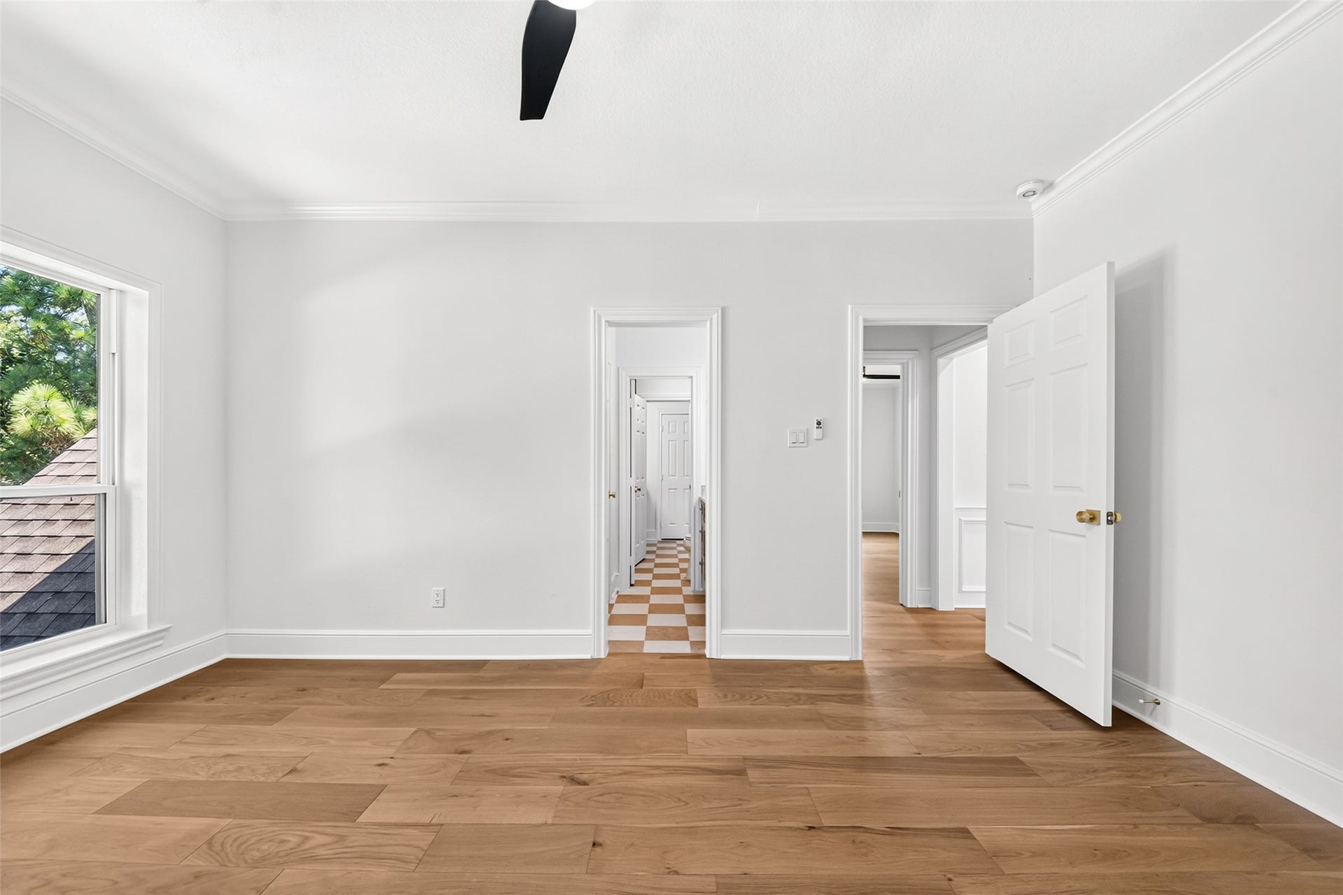 46 Pebble Cove Drive, The Woodlands, TX 77381 Bright and airy room with large windows, sleek hardwood floors, and crisp white walls, offering a versatile space for any decor style.