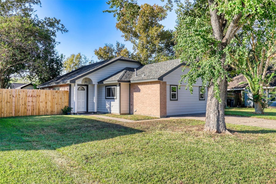 Property photo for 10943 Spanish Grant Drive, Sugar Land, TX