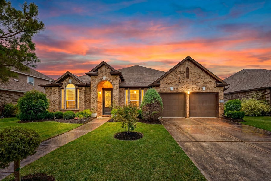 Property photo for 2316 Churchill Cove Lane, Pearland, TX