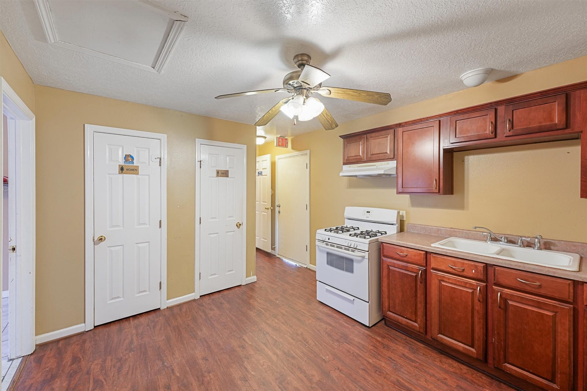 4515 Salina Street, Houston, TX 77026 4515 Salina Street, Houston, TX 77026