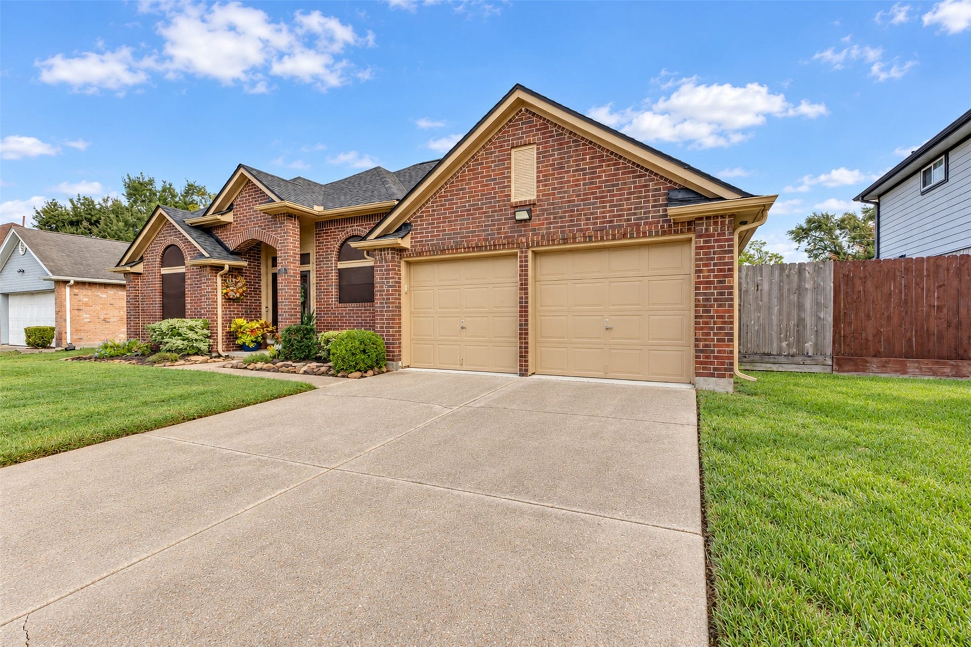905 Wisdom Drive, Deer Park, TX 77536
