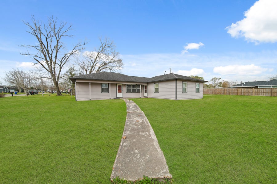 Property photo for 1248 Chevy Chase Street, Angleton, TX