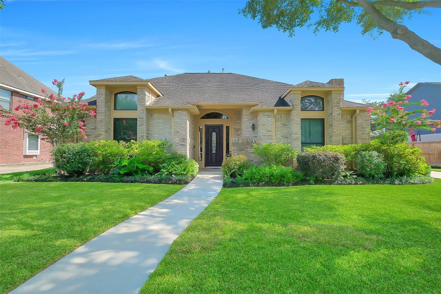 Property photo for 910 Millpond Drive, Sugar Land, TX