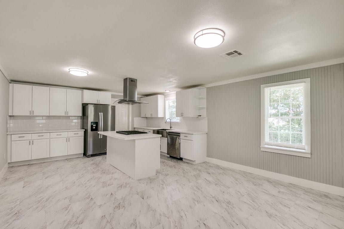 3901 Mckinney Extension, La Marque, TX 77568 3901 Mckinney Extension, La Marque, TX 77568