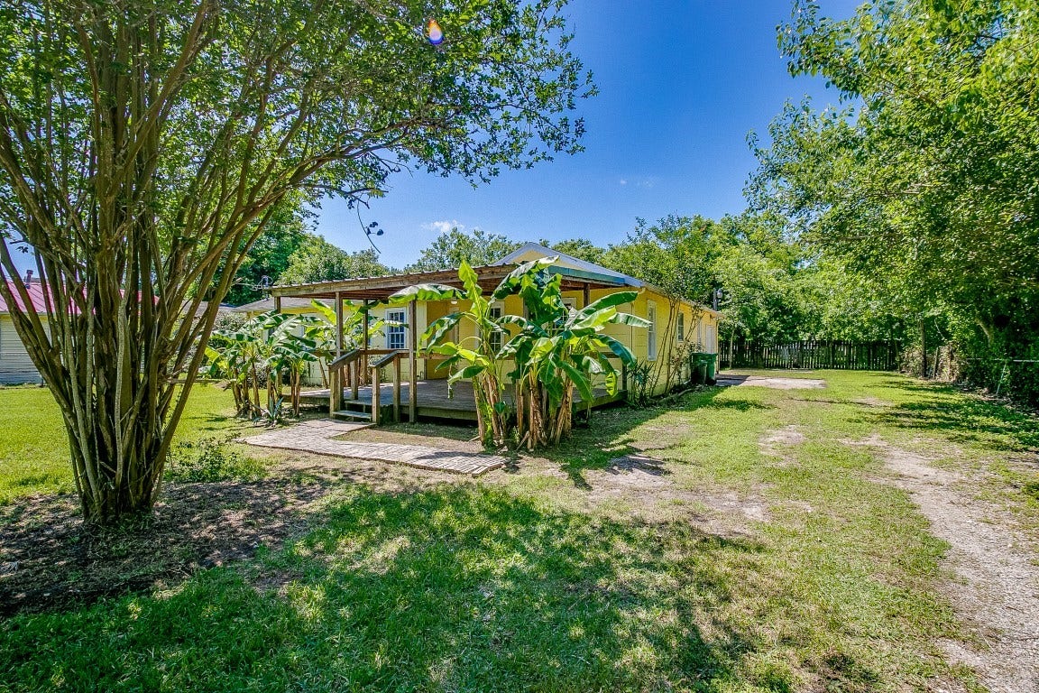 3901 Mckinney Extension, La Marque, TX 77568 3901 Mckinney Extension, La Marque, TX 77568