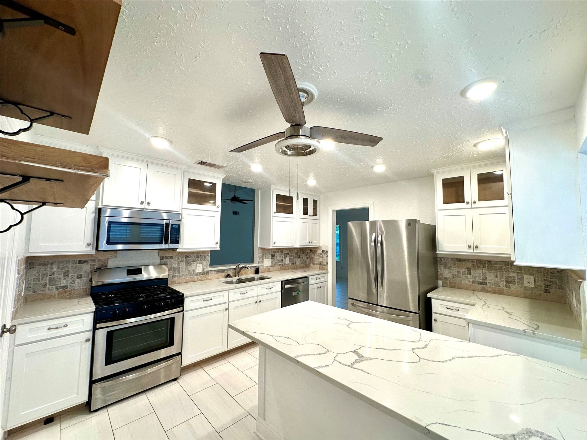 3411 Cannon Ridge Drive, Richmond, TX 77406 Modern kitchen featuring sleek stainless steel appliances, an inviting breakfast nook, and ample natural light from large windows.