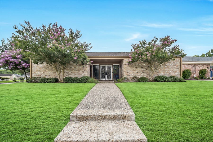 Property photo for 16 Charleston Street N, Sugar Land, TX