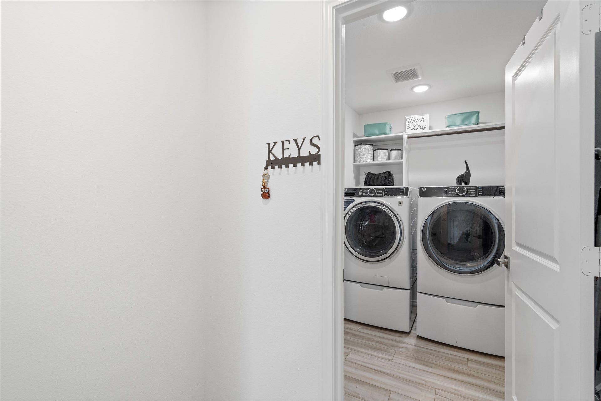 32025 Towering Birch Trail, Conroe, TX 77385 Laundry room in the house