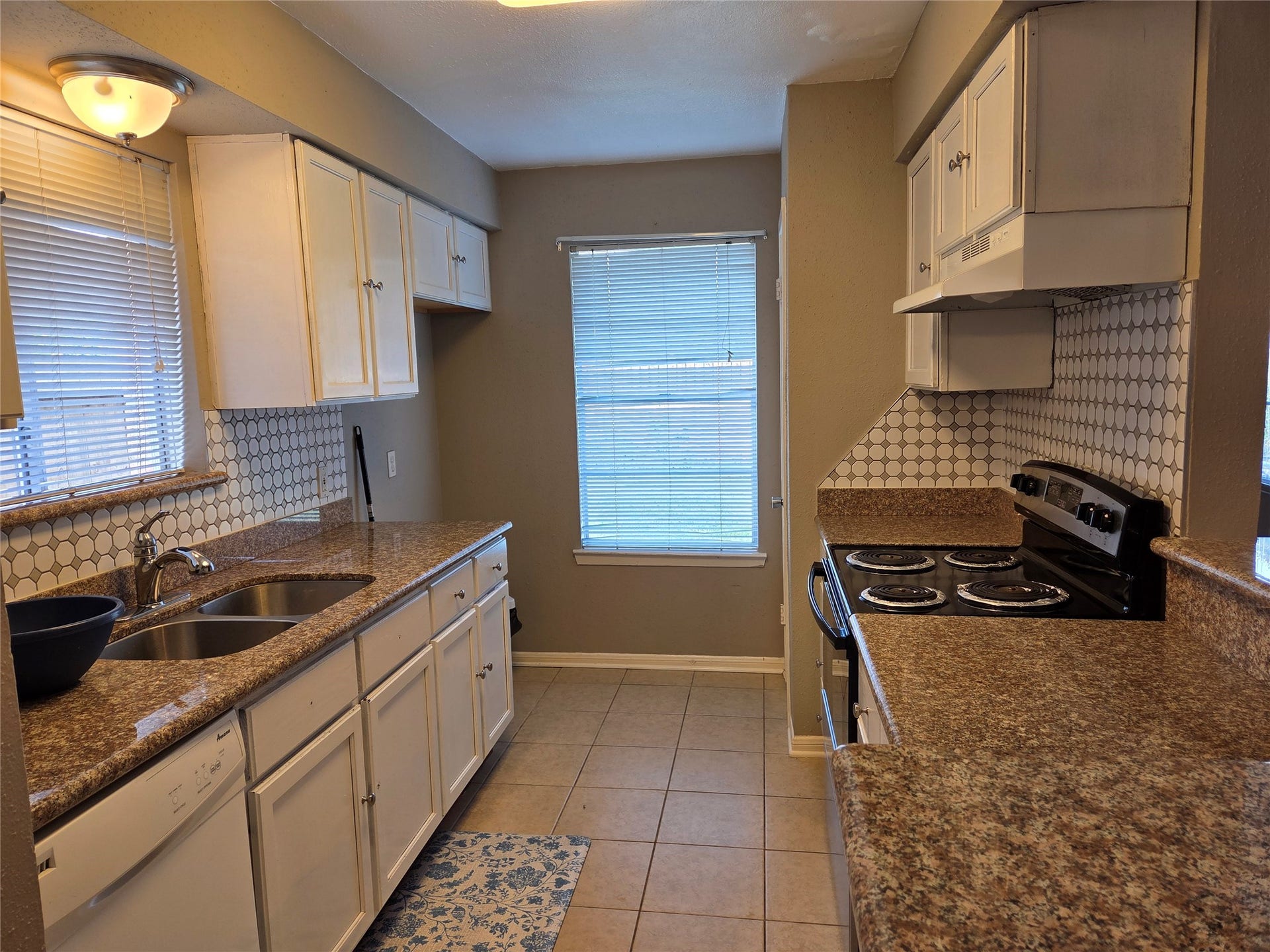2743 Ferry Landing, Sugar Land, TX 77478 Kitchen