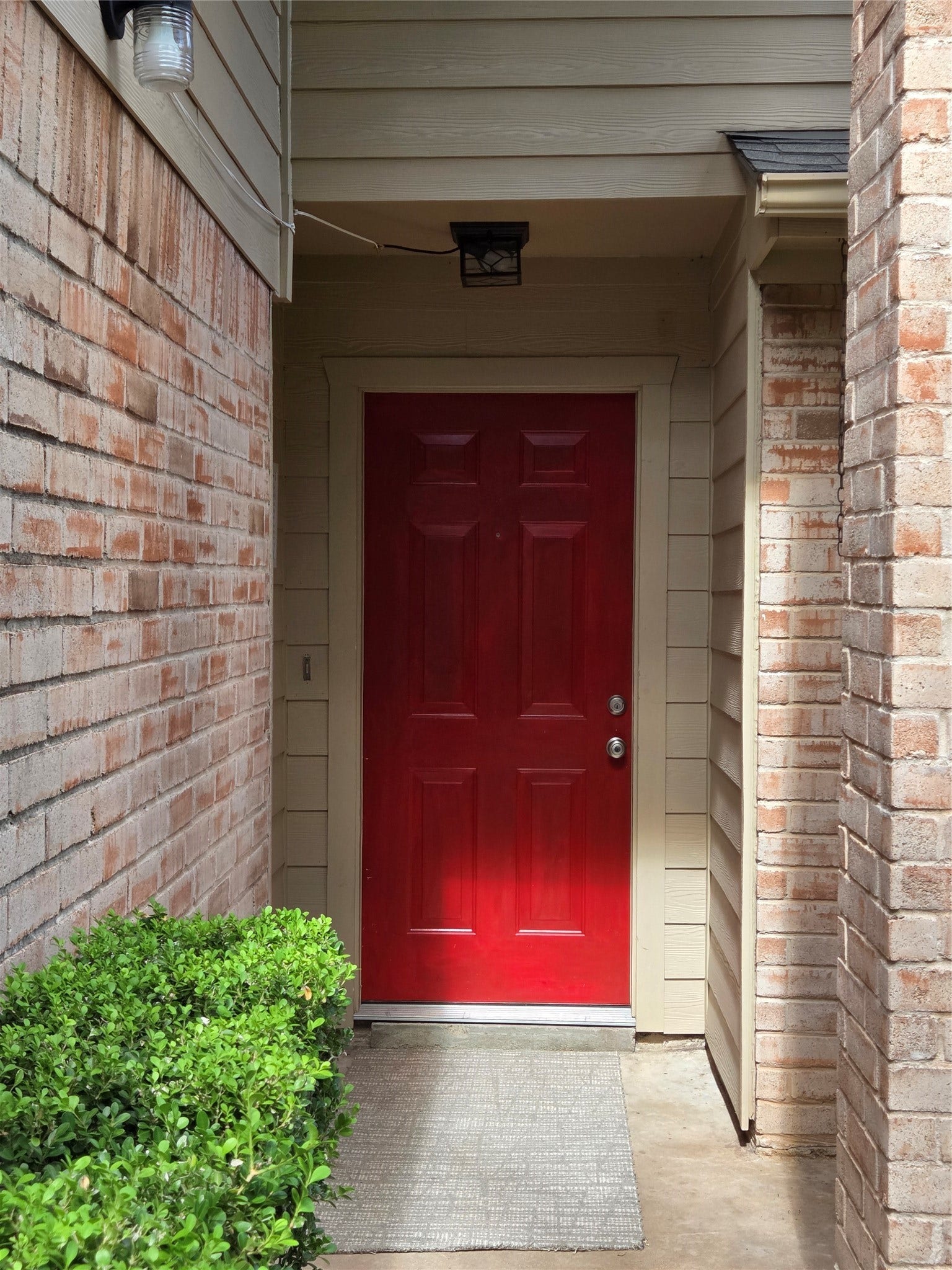 2743 Ferry Landing, Sugar Land, TX 77478 Front Entrance