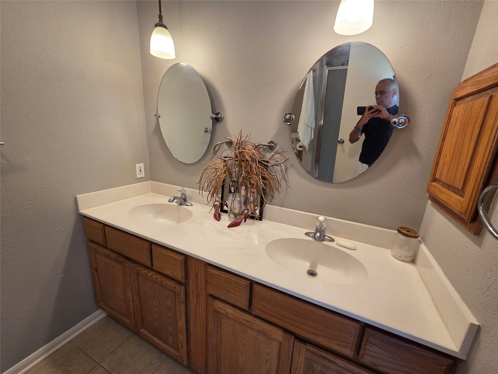 2743 Ferry Landing, Sugar Land, TX 77478 Bath/Vanity