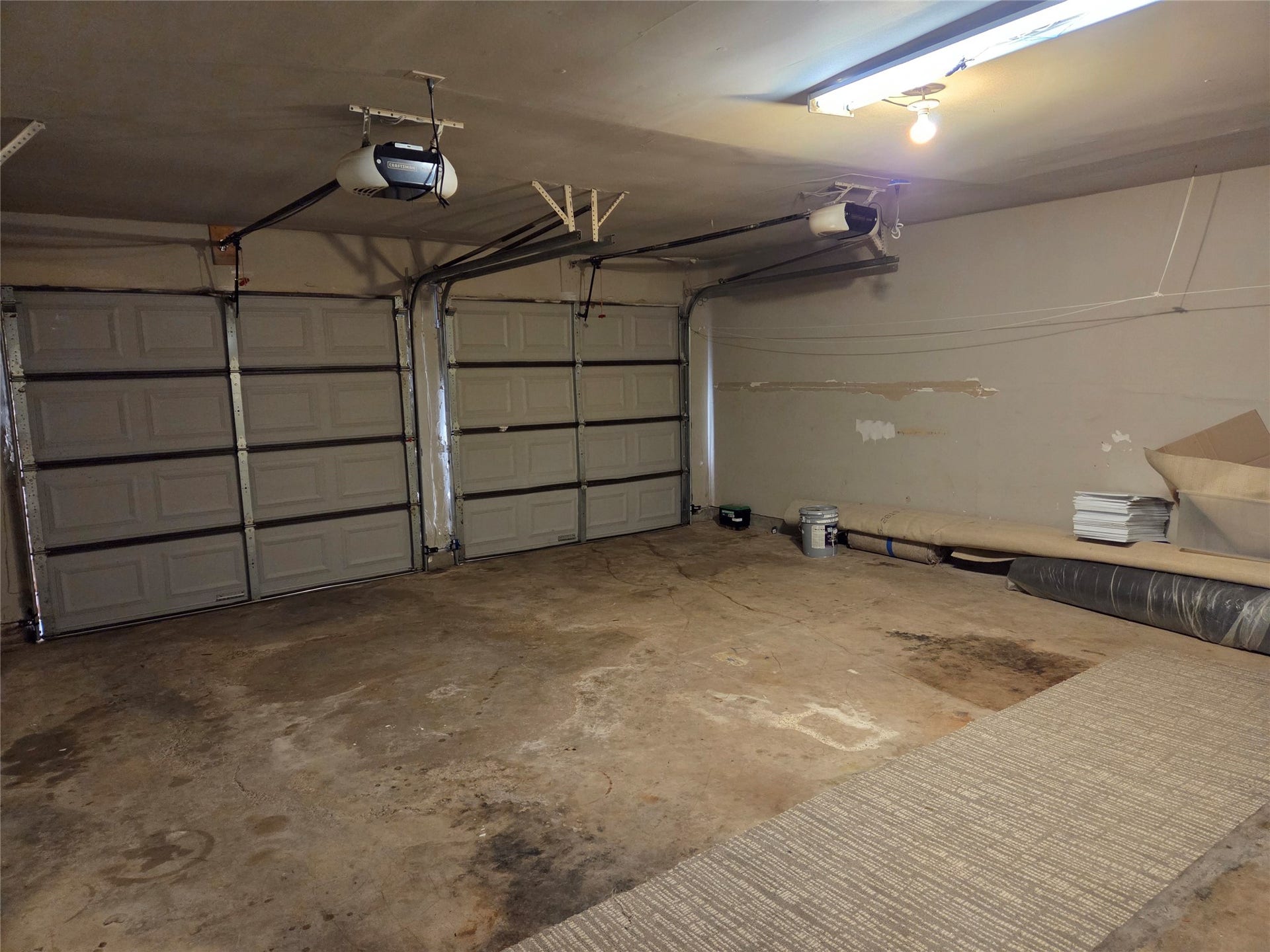 2743 Ferry Landing, Sugar Land, TX 77478 Garage