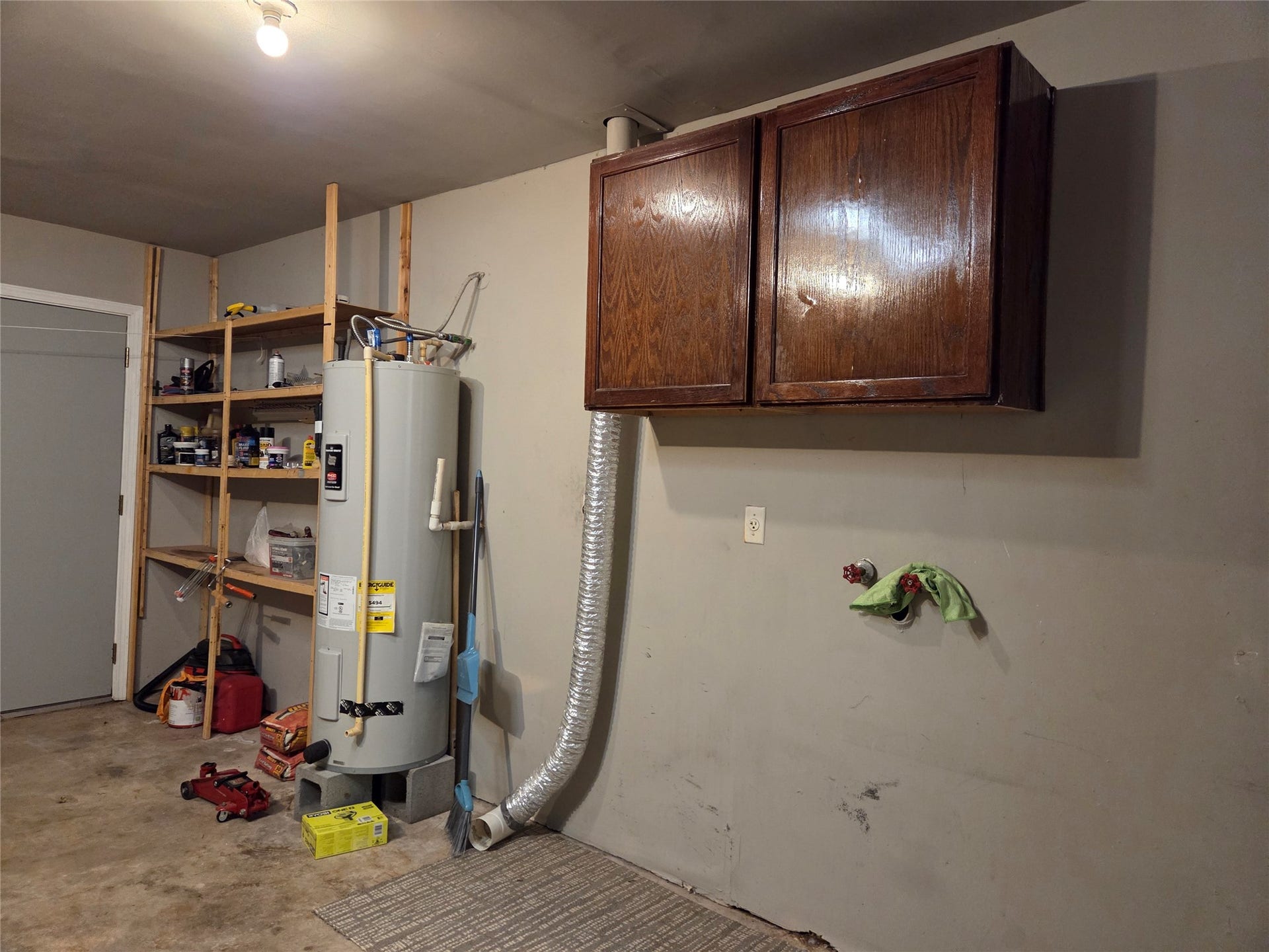 2743 Ferry Landing, Sugar Land, TX 77478 Garage with Washer/Dryer Electric Hookups