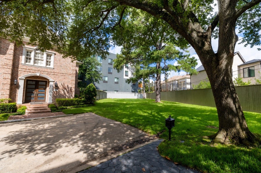 Property photo for 402 Prestwick Court, Houston, TX