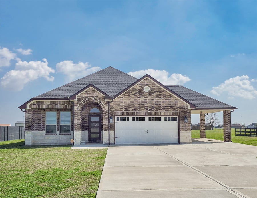Property photo for 1325 Palomino Trail, Angleton, TX