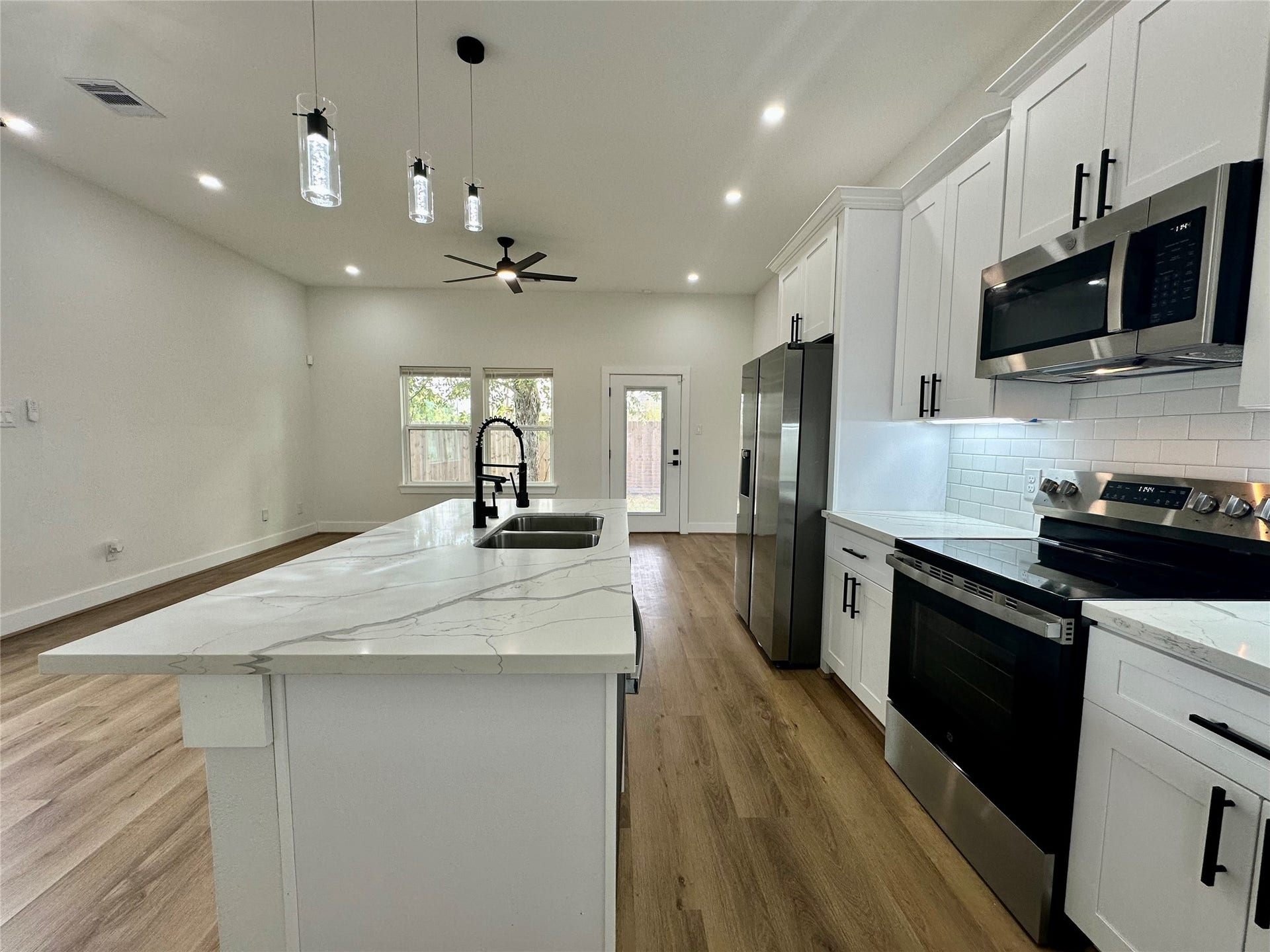 7546 Charlie Street, Houston, TX 77088 7546 Charlie Street, Houston, TX 77088