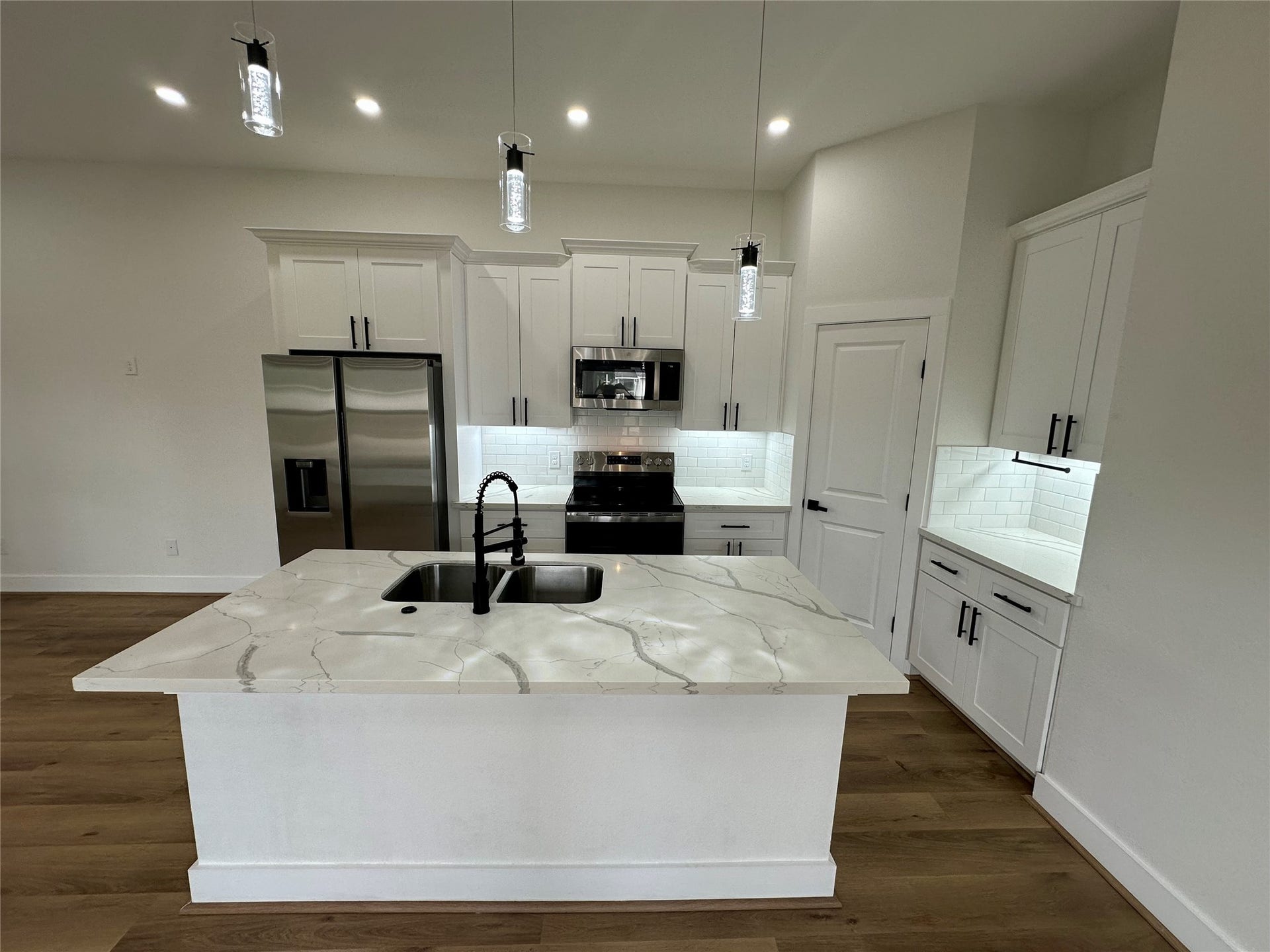 7546 Charlie Street, Houston, TX 77088 7546 Charlie Street, Houston, TX 77088