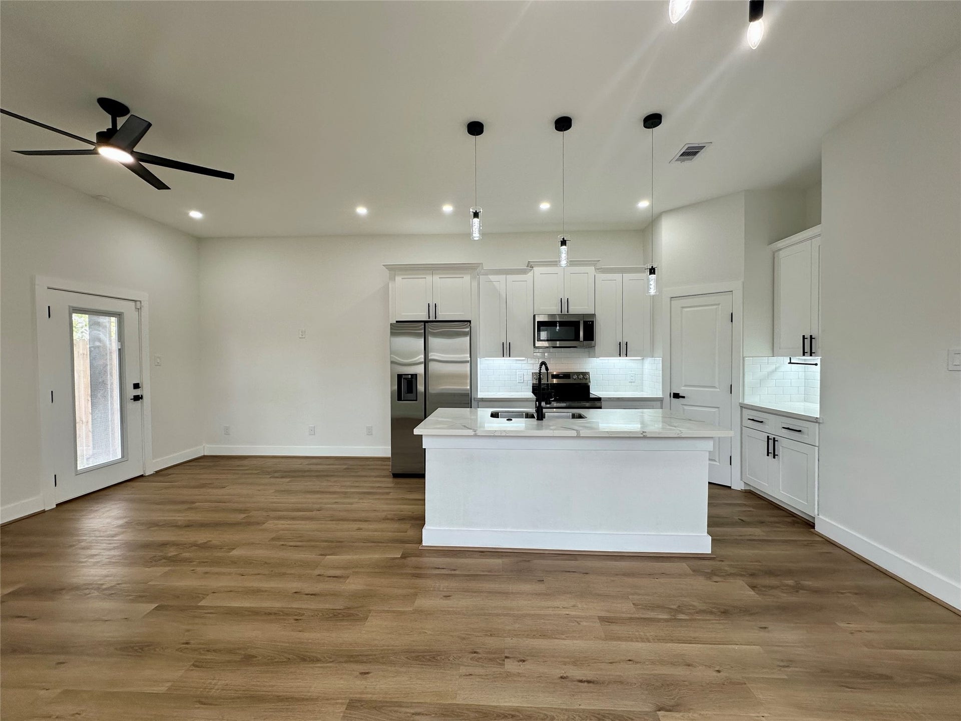 7546 Charlie Street, Houston, TX 77088 7546 Charlie Street, Houston, TX 77088