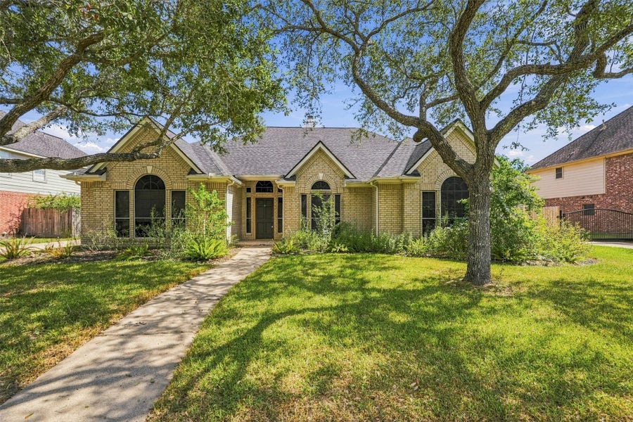 Property photo for 2845 Martina Drive, Friendswood, TX