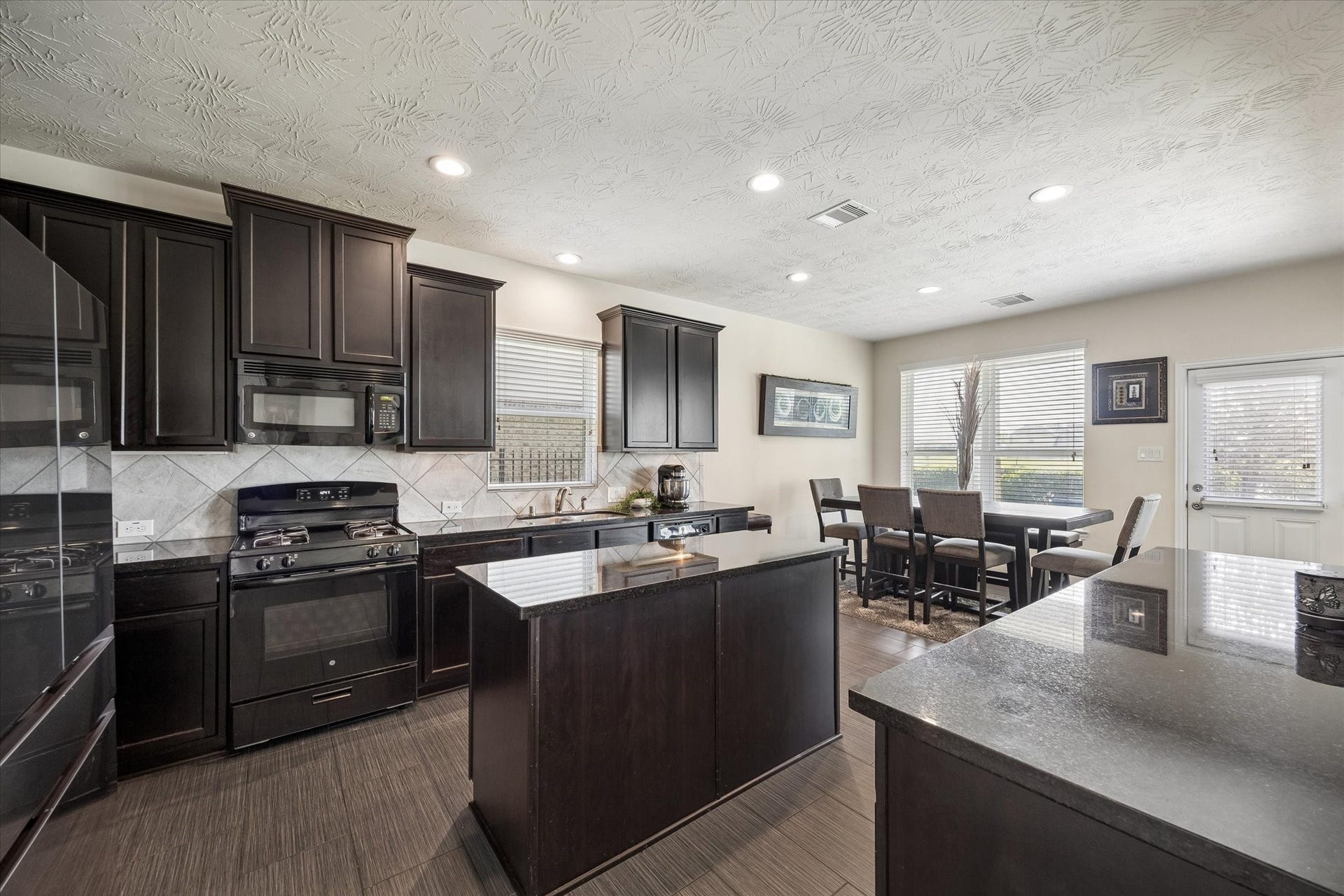 1822 Luminous Waters Lane, Rosharon, TX 77583 1822 Luminous Waters Lane, Rosharon, TX 77583