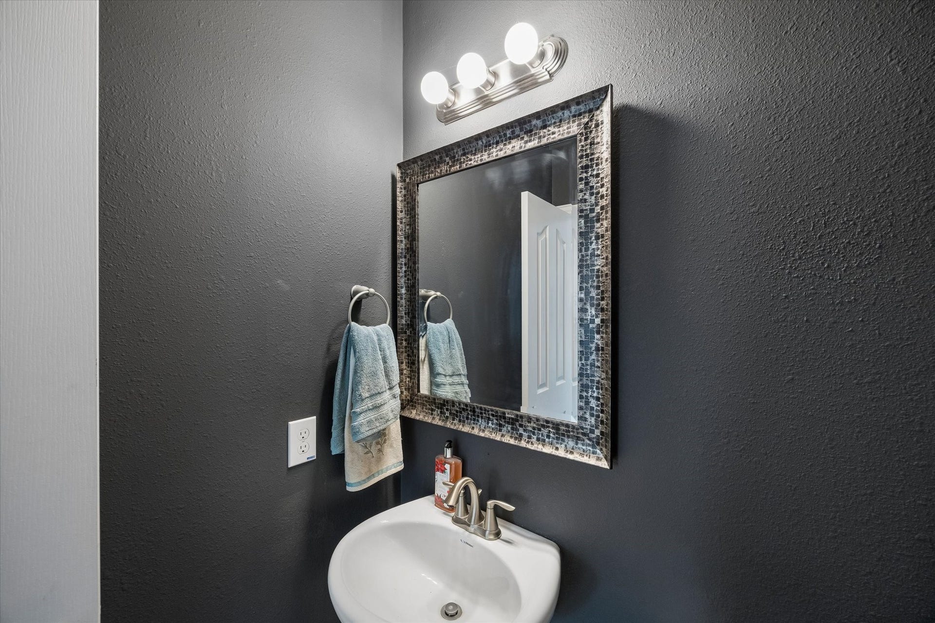 1822 Luminous Waters Lane, Rosharon, TX 77583 1822 Luminous Waters Lane, Rosharon, TX 77583