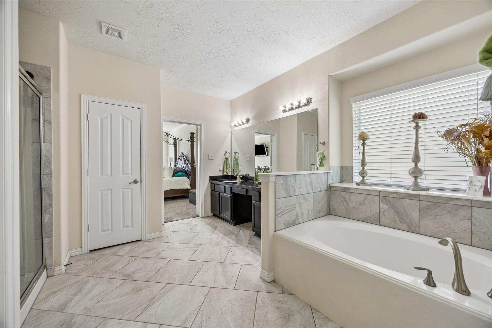 1822 Luminous Waters Lane, Rosharon, TX 77583 1822 Luminous Waters Lane, Rosharon, TX 77583