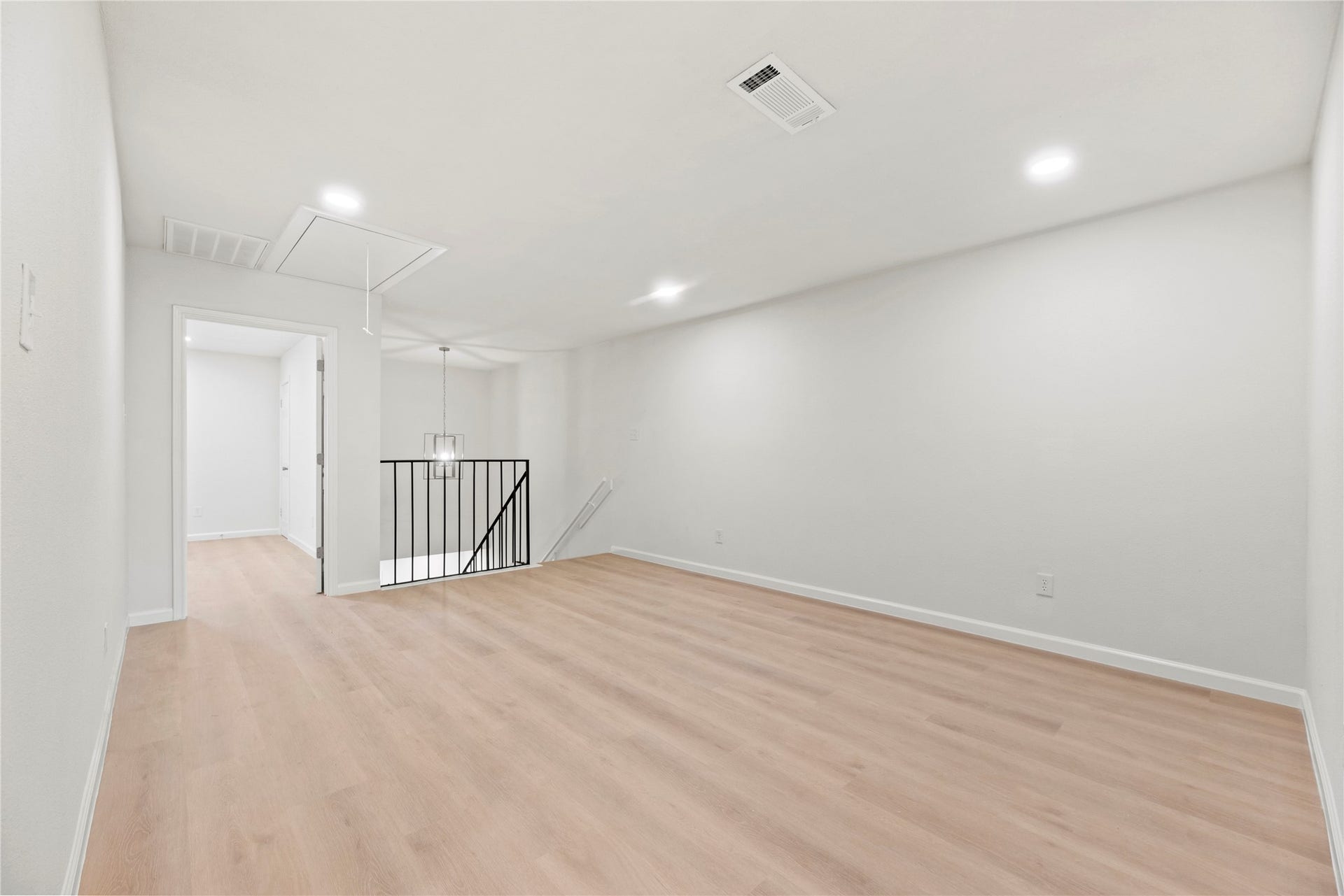 14249 Lost Meadow Lane, Houston, TX 77079 Family Room 2nd floor