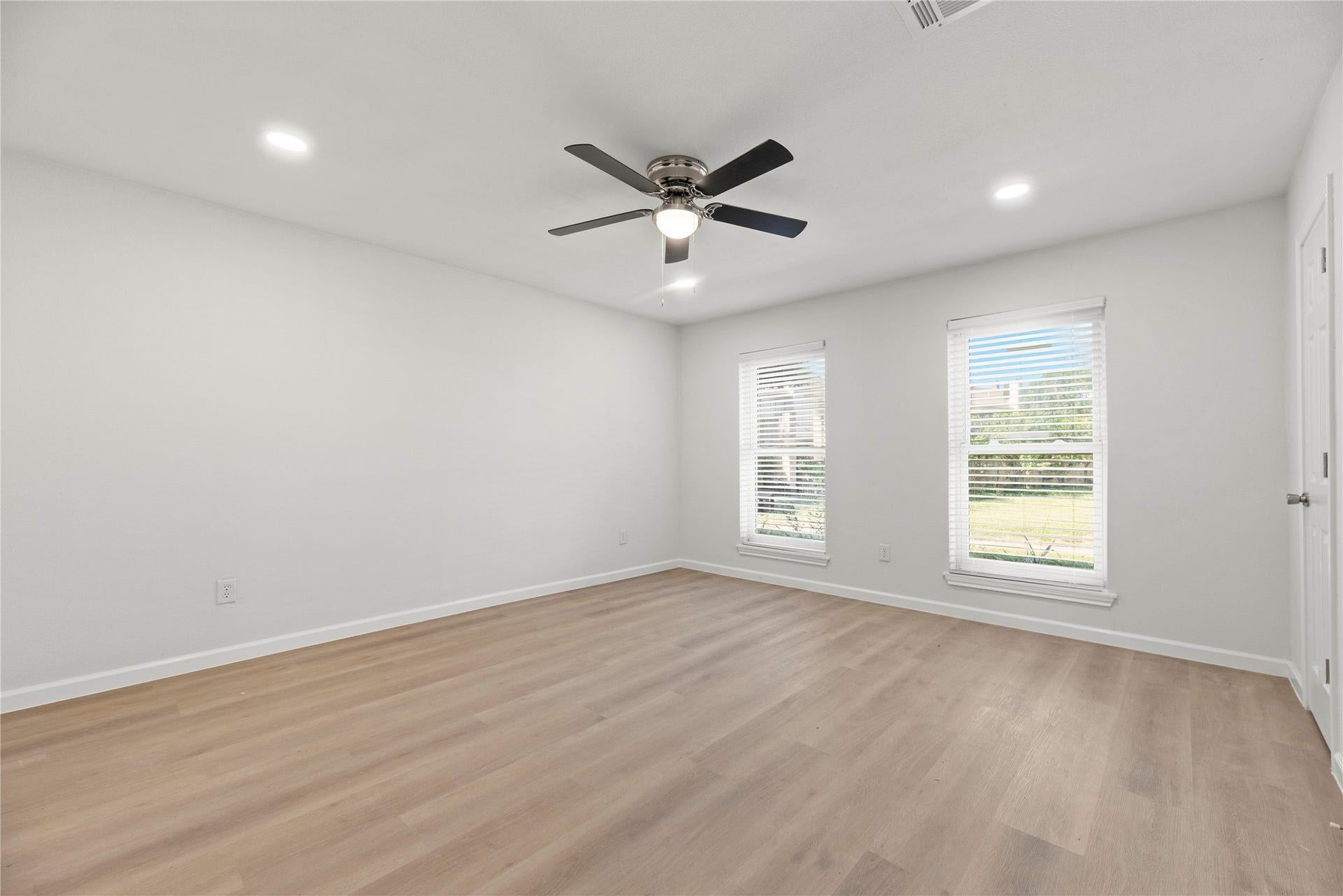 14249 Lost Meadow Lane, Houston, TX 77079 Main Level bedroom with full bath