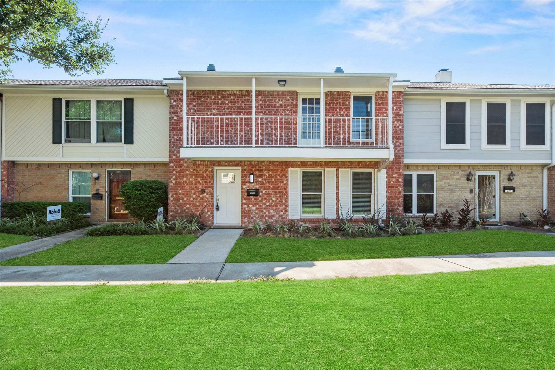 14249 Lost Meadow Lane, Houston, TX 77079 in Memorial Club Townhome community